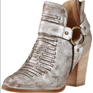 Ariat Unbridled Metallic Jaelle Ankle Booties